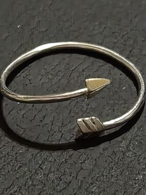 Adjustable Two-Tone Arrow Ring